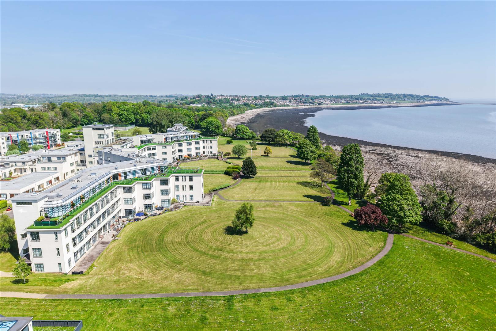 8 Woodlands, Hayes Point, Sully, CF64 5QE